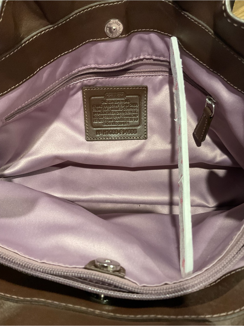 Coach 2009 Penelope Brown Leather Shoulder Tote with Contrast Stitching - Picture 4 of 10